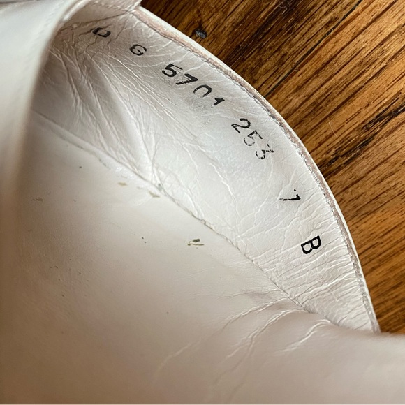 Vintage Ferragamo T-Strap Heels 7B - Picture 8 of 8